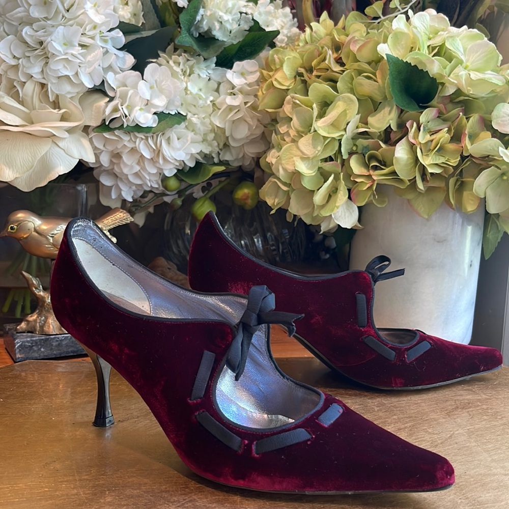 RARE! Salvatore Ferragamo Lace-Up Crushed Velvet Pumps